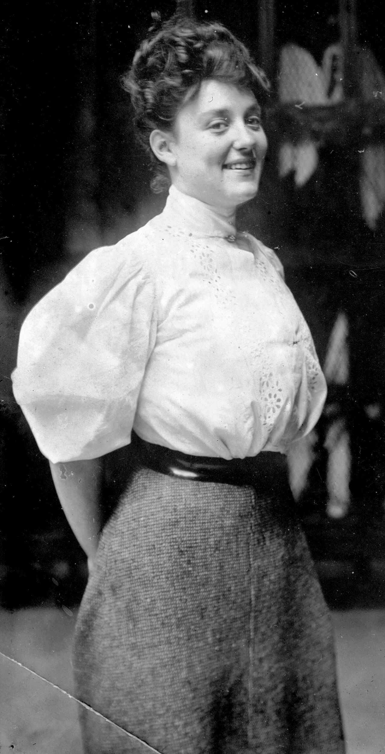 Аннет Келлерман в купальнике на фоне бассейна — портрет 1907 года, австралийская пловчиха и звезда водных шоу